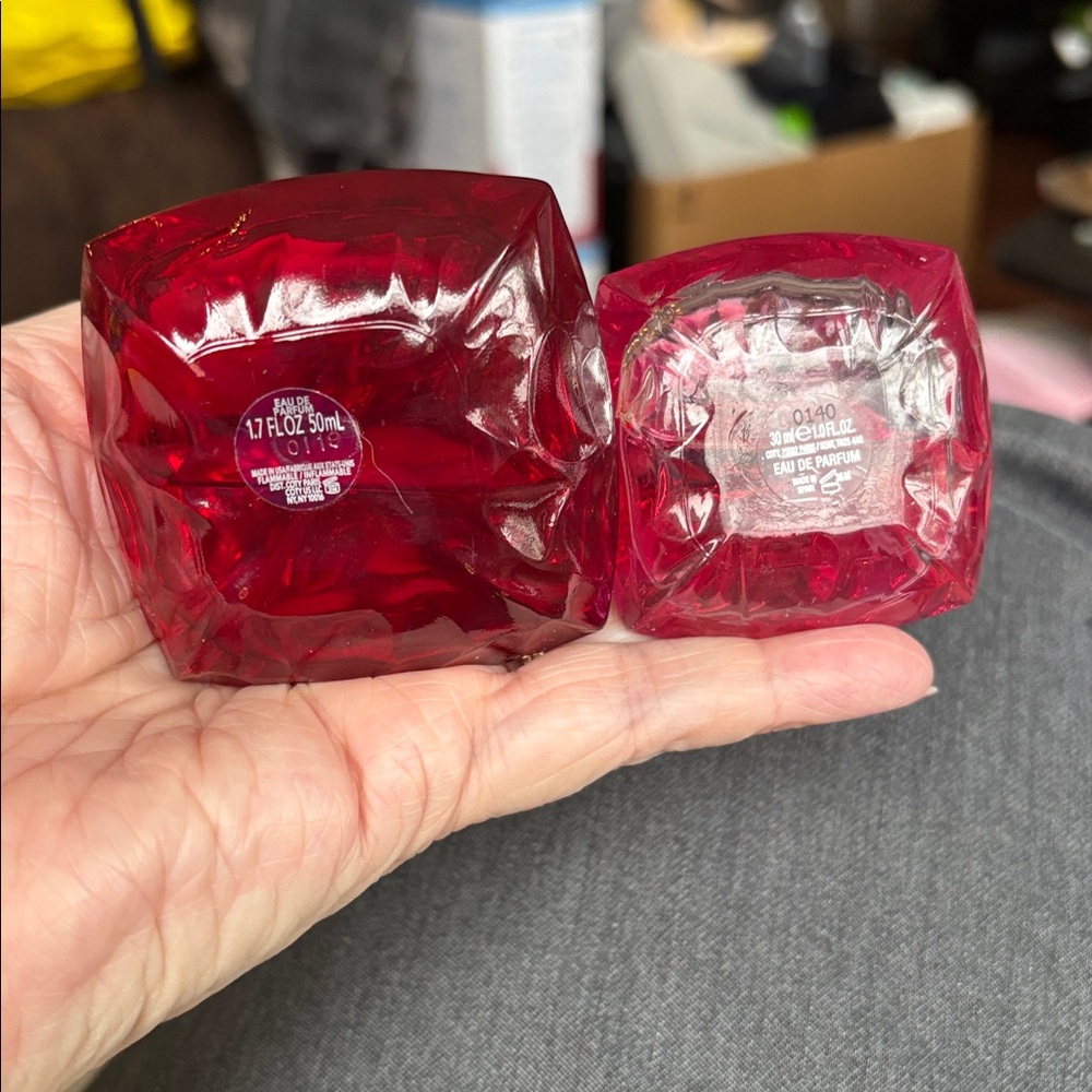 Beyonce Duo of Heat and Heat Rush Fragrances. Check Levels. One has no cap. - Picture 2 of 2